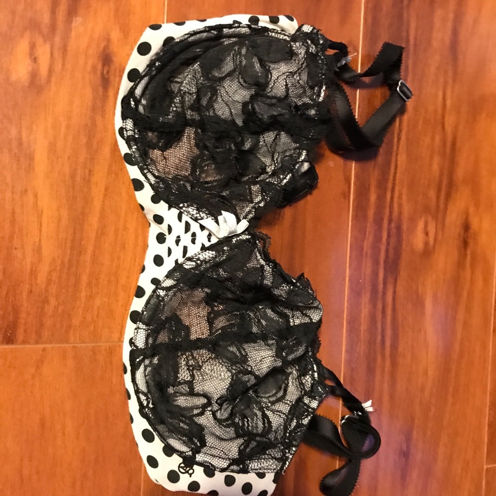 2 VS UNLINED BRAS 32DDD